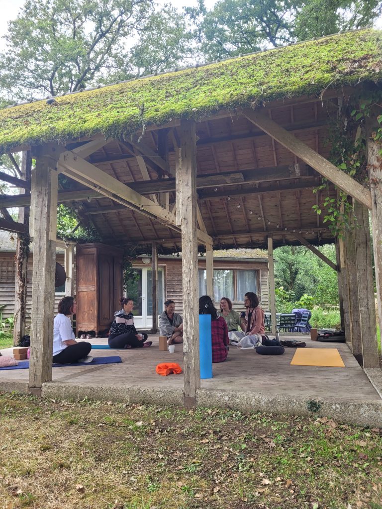 Atelier yoga beignons au cœur de la forêt de Brocéliande pour du bien être