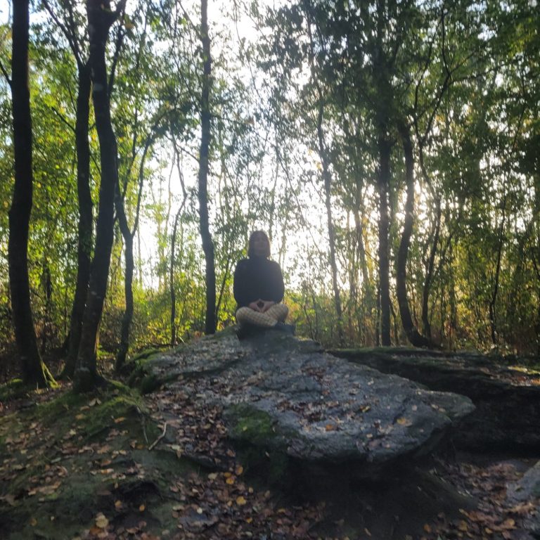 Un Yoga Inclusif sur Brocéliande un yoga pour tout le monde pour une decouverte de soi